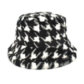 Dettaglio del motivo pied-de-poule bianco e nero su questo caldo cappello a secchiello invernale - M (56-58cm) / Nero