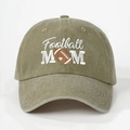 Détail de la broderie Football MOM sur une casquette de baseball au style vintage - Taille unique / Kaki