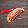 Pettine in legno di pesco naturale con intaglio decorativo, nappa rossa e 12,5 cm - Legno di pesco ispessito - Pettine a luna piccola a nuvola con nappa