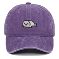 Dettaglio del ricamo a foca su cappello in cotone viola lavato stile vintage - Viola