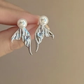 Detail of fishtail pearl earrings with small blue heart stone in silver finish - 30# Silver Needle Heart Zircon Pearl Earrings