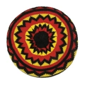 Dettaglio del berretto in maglia fatto a mano con motivi radiali neri, gialli e rossi - M (56-58cm) / Stile Radiale Nero Giallo Rosso (A)