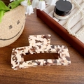 Classic oversized tortoiseshell acetate hair claw with vintage marble texture for women - Milk Tea Brown 13cm