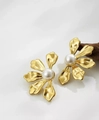 French style floral gold-plated pearl stud earrings featuring textured wavy petals - ED23-Flowing Flower Pearl