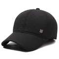 Cappello da baseball invernale da uomo in tessuto trapuntato nero con scudo in metallo - Regolabile / Nero