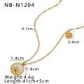 Detailansicht der goldenen Edelstahlkette mit Blumenanhänger und Größenangaben - Goldblumenring-Stil (NB-N1204) / Gold