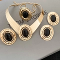 Detail van vintage vergulde sieradenset met ovale zwarte edelstenen en gehamerde goudtextuur - Vintage Lavatextuur Goud Zwart Set / 4-delige set / Goud