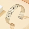 Verstelbare zilverkleurige armband met vijf lagen en zwarte emaille details - Staalkleur