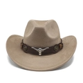 Détail d'un chapeau de cowboy en daim kaki avec bande en cuir et emblème de tête de taureau - M (56-59cm) / Kaki foncé