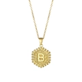 Minimalistische goldene Edelstahlkette mit hexagonalem B-Anhänger und Perlenrand-Detail - Buchstabe B