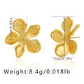 Detailed view of gold flower earrings with size dimensions and weight in white studio - KE0501