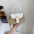 Elegante bolso de paja blanco con cierre floral de metal y correa de hombro de algodón - Blanco
