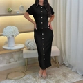 Robe moulante noire élégante à manches courtes avec boutons pour femme, look d'automne - S / Noir