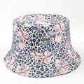 Détail du chapeau bob bleu clair avec motifs de fleurs tropicales roses et imprimé léopard - M(56-58cm) / Léopard Floral Bleu Clair (45#)