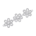 Detalle de conector de joyería plateado con tres flores de circonita engastadas - VS552 Triple Flor / Plateado