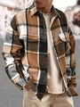 Dettaglio ravvicinato della camicia a quadri marrone con texture spessa e tasche sul petto - S / Giallo Terra