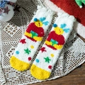 Chaussettes de Noël pelucheuses en polaire corail avec motif renne coloré en blanc - Taille unique / Élan
