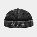 Dettaglio frontale del berretto docker in denim grigio scuro con ricamo bianco - 4# Nero
