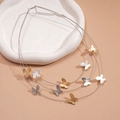 Collier papillon à trois couches avec pendentifs mats or et argent sur chaîne fine - Argenté