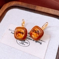 Detailansicht der Vintage-Ohrringe mit quadratischem orangefarbenem Kristall und Vergoldung - Gold-Kaffee (18 Karat Vergoldet)