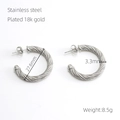 Detalle de pendientes de aro trenzados chapados en oro 18k con medida de 27,6 mm - Oro de 18K / Color Acero