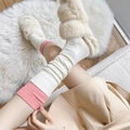 Jambières en tricot rayé rose et blanc avec des pantoufles de maison en peluche - Poignet Rouge Pastèque