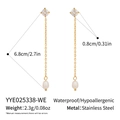 Dettaglio orecchini a catena in acciaio dorato con pietra 0,8cm e perla bianca - Stile Lungo con Gemma Quadrata (YYE025338-WE)