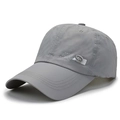 Dunkelgraue schnelltrocknende Sport-Baseballkappe mit D-Buchstaben-Stickerei für Damen und Herren - Verstellbar / Hellgrau