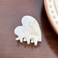 Eleganter weißer Haarklammer in Herzform aus Acetat mit schimmerndem Perlmutt-Finish - Irisierendes Weiß-3.4cm