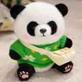 Panda en peluche mignon avec pull en tricot floral vert et petit sac bandoulière beige - Style Pull Fleurs Vertes