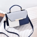 Bolso bandolera de moda tricolor en azul, gris y blanco con detalles en metal oro - Azul