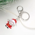 Dettaglio del portachiavi di Babbo Natale con smalto rosso e barba decorata con cristalli - Stile Babbo Natale A (Argento) (D2853)