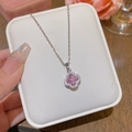 Collier en acier titane avec pendentif trèfle rose et zircons blancs en boîte cadeau - Acier Titane X204 - Maintien De La Couleur