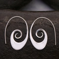 Boucles d'oreilles spirale géométrique argent vintage avec finition mate sur pierre - Tourbillon d'Art Argenté (06)