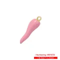Dettaglio pendente peperoncino in smalto rosa con dimensioni 21mm x 7mm e gancio oro - VD1572 Oro Cornetto Smalto Rosa