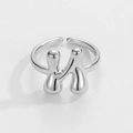 Detailansicht silberner verstellbarer Ring mit glatt polierter Buchstabe N Oberfläche - Buchstabe N