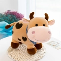 Peluche de vaca marrón con manchas de corazón y bufanda de cuadros azules - 25cm / Marrón