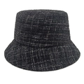 Gros plan du chapeau bob en tweed noir avec texture tissée et fils métalliques - M (56-58cm) / Noir