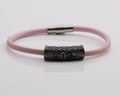 Detail of pink braided leather bracelet with gunmetal cross-engraved magnetic clasp - Black Z-4