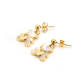 Gouden beer oorknopjes met witte schelp inleg en Love gegraveerde hartjes hangers - Oorknopjes (C708) / Gouden oorbellen
