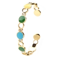 Detalle de brazalete en C dorado con anillos de esmalte de colores y cristales de circón - Dorado