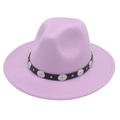 Détail du chapeau fedora en laine lavande avec bande en cuir noir et ornements en métal argent - M (56-58cm) / Mauve Clair