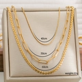 Juego de tres collares dorados con cadenas de 40cm, 50cm y 60cm en un soporte para joyas - Conjunto de Collar de Capas Dorado (5-1)