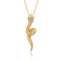Dettaglio macro della collana con ciondolo a serpente dorato e zirconi incastonati - D512-Serpente in Zirconia Trasparente Pavé Oro