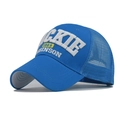 Détail de la broderie Jackie Robinson 1869 sur une casquette de baseball en mesh bleu - Bleu Texte Blanc