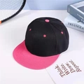Flat brim hip-hop baseball cap in black and magenta pink color block design - M (56-58cm) / Rose Red & Black