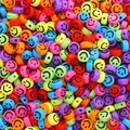 Flache runde Acrylperlen in verschiedenen Farben mit schwarzen Smiley-Mustern für DIY - Ca. 100 Stk/Packung / Mehrfarbig