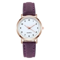 Detailansicht der Quarzuhr mit Roségold-Gehäuse und violettem Wildleder-Armband - Lila