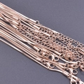 Détail de chaînes serpent de 1,5mm en or rose avec fermoirs mousquetons pour bijoux DIY - Or rose