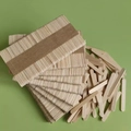 Natuurlijke houten ijsstokjes voor doe-het-zelf knutselen op een groene achtergrond - Natuurlijk hout mini extra dunne stijl / 65mmx8mmx2mm (Enkel pakket)